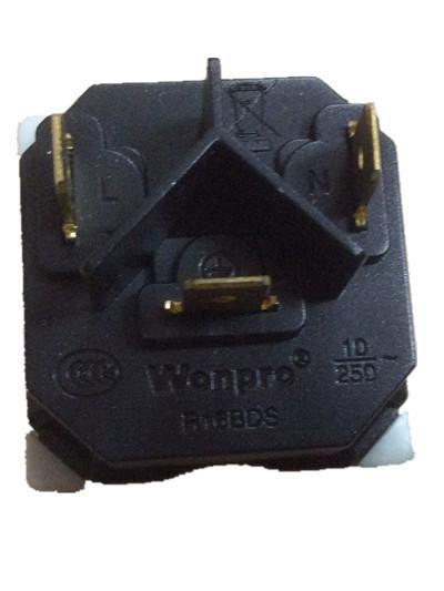 中国3C国标GB二三极组合插座带保护门焊线式(R16BDS-BK) 2