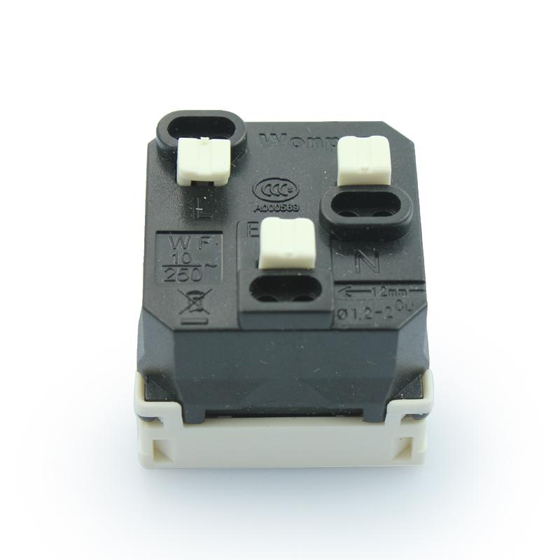 China Standard 3-pole 10A Socket(R16-W) 2