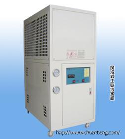 風冷箱型冷水機 3