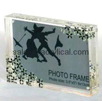 acrylic photo frame,4R acrylic magnetic photo frame,Magnetic Picture Frame preserves your photo between heavy sheets of clear acrylic that are held together by magnetic corners. Can be used vertically or horizontally and available in three sizes:2-1/2 X 3-1/2 X 3/4, 3 1/2'', 3 1/2'' x 5'', 4'' x 6'', 5'' x 7''.