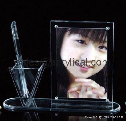 Acrylic photo frame,acrylic picture frame 12+12mm,The Heavy Magnetic Picture Frame preserves your photo between heavy sheets of clear acrylic that are held together by magnetic corners. Can be used vertically or horizontally and available in three sizes:2-1/2 X 3-1/2 X 3/4, 3 1/2'', 3 1/2'' x 5'', 4'' x 6'', 5'' x 7''.