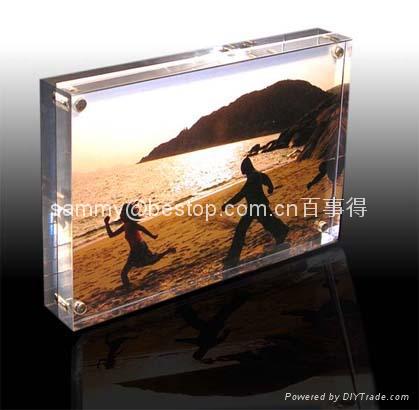 acrylic photo frame,4R acrylic magnetic photo frame,Magnetic Picture Frame preserves your photo between heavy sheets of clear acrylic that are held together by magnetic corners. Can be used vertically or horizontally and available in three sizes:2-1/2 X 3-1/2 X 3/4, 3 1/2'', 3 1/2'' x 5'', 4'' x 6'', 5'' x 7''.