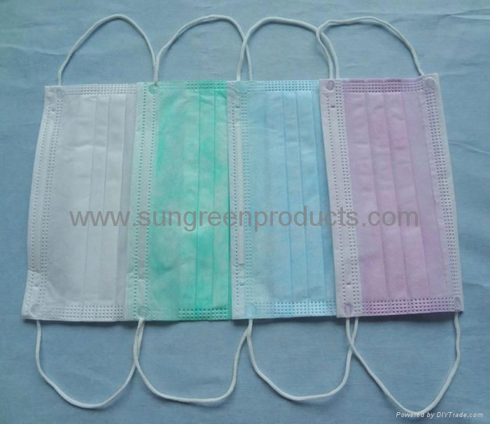 Surgical nonwoven face mask