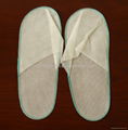 Disposable non-woven slipper