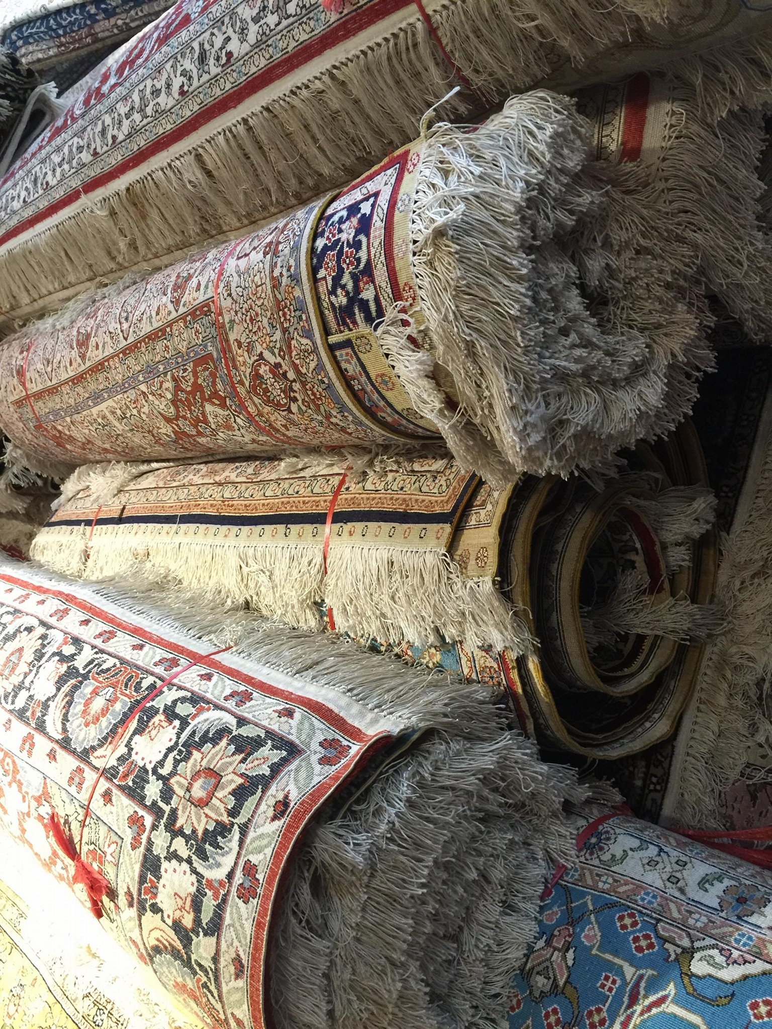 Silk carpets by hand - Wholesale art Persian tapestries and wall carpets 2