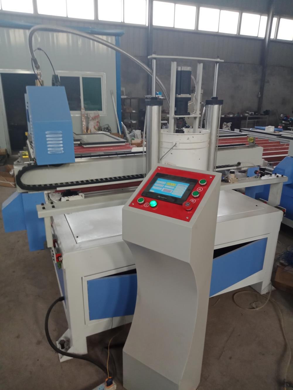 Fully automatic glue machine for doors and windows 2