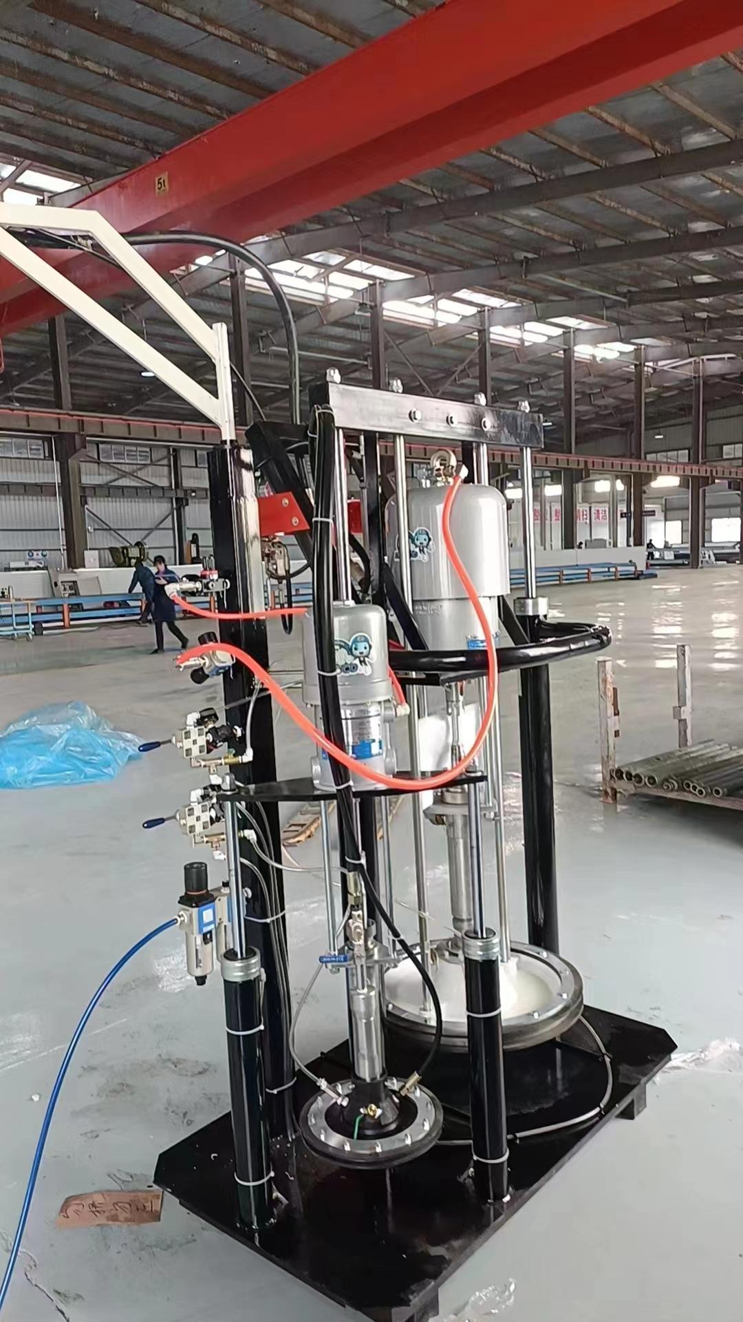 Silicone extruder machine