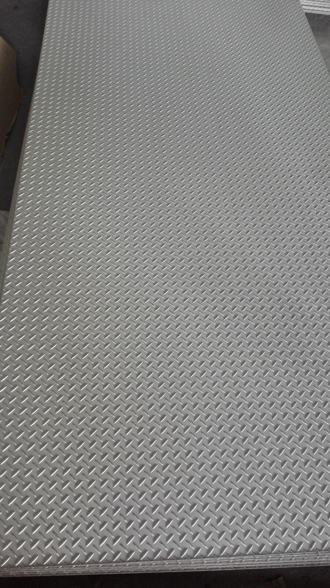 日本不锈钢花纹板防滑板3mm 3
