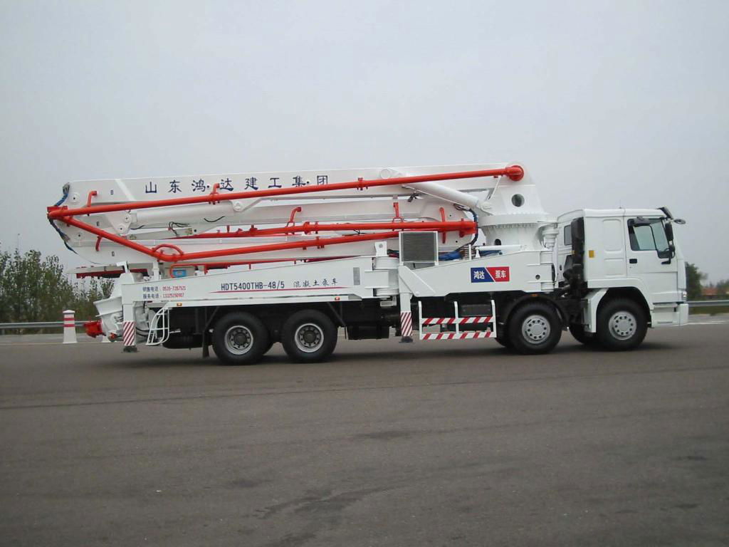 concrete pump with boom