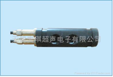 Liquid-plastic flow-metering transducer