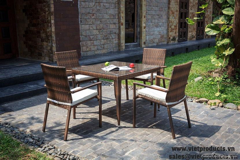 Vadon Dining Set