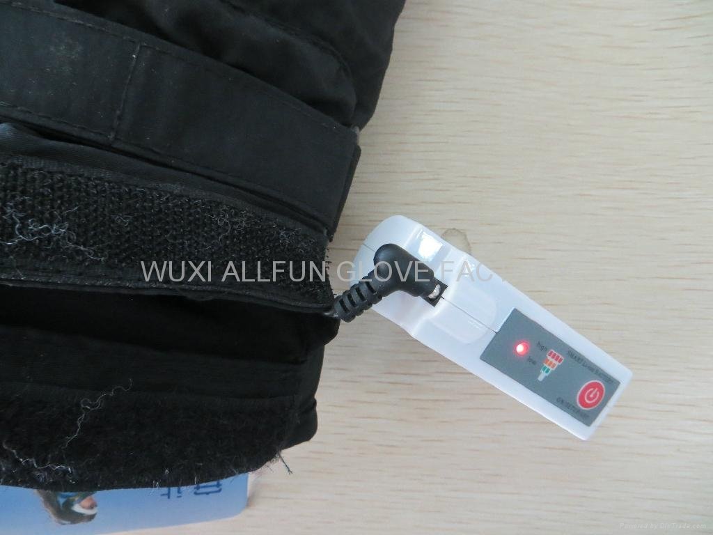 Waterproof Rechargeable Heated Gloves with lithium batteries 2