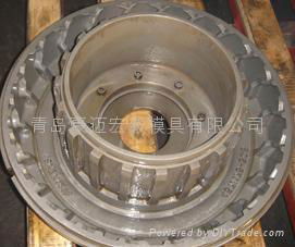 Press-on solid tyre mold
