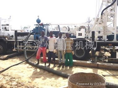 尼日利亚施工人员在 BZC-350B车载式水井钻机前合影