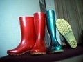 Pearlescent women's boots or rubber