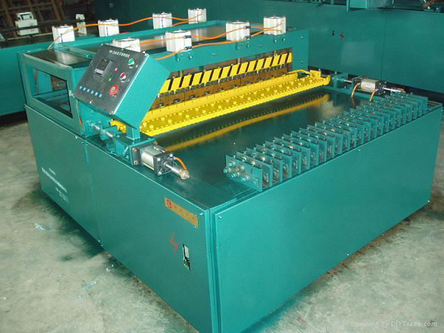 Wire mesh welding machine