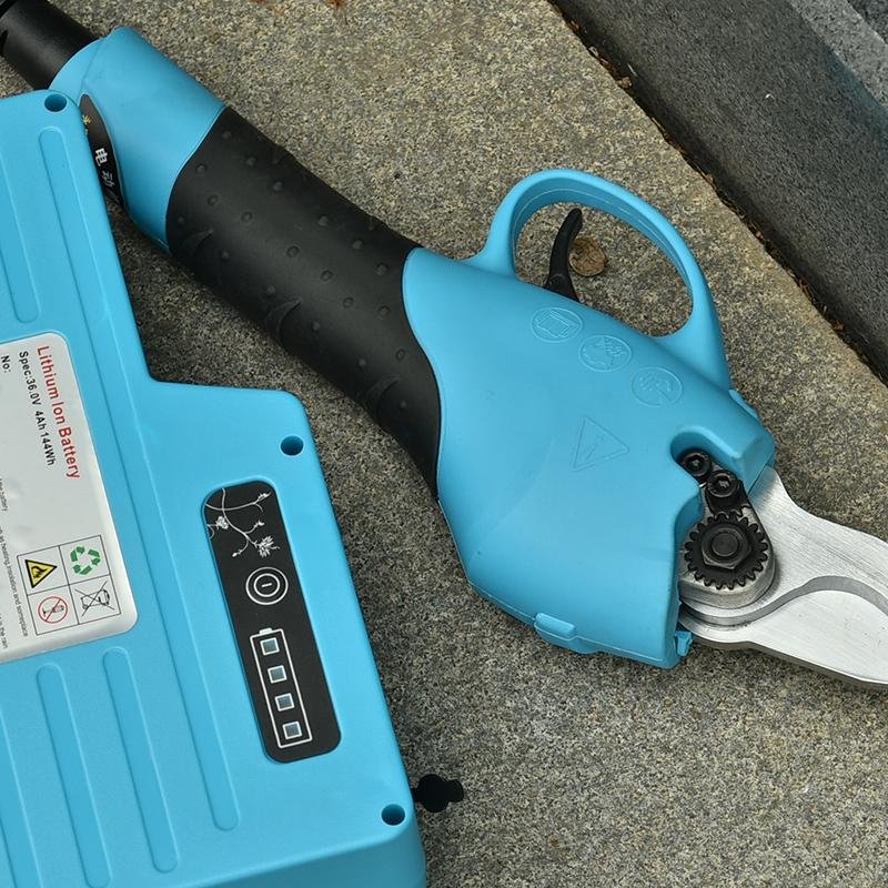 Electric hand operated pruners 3
