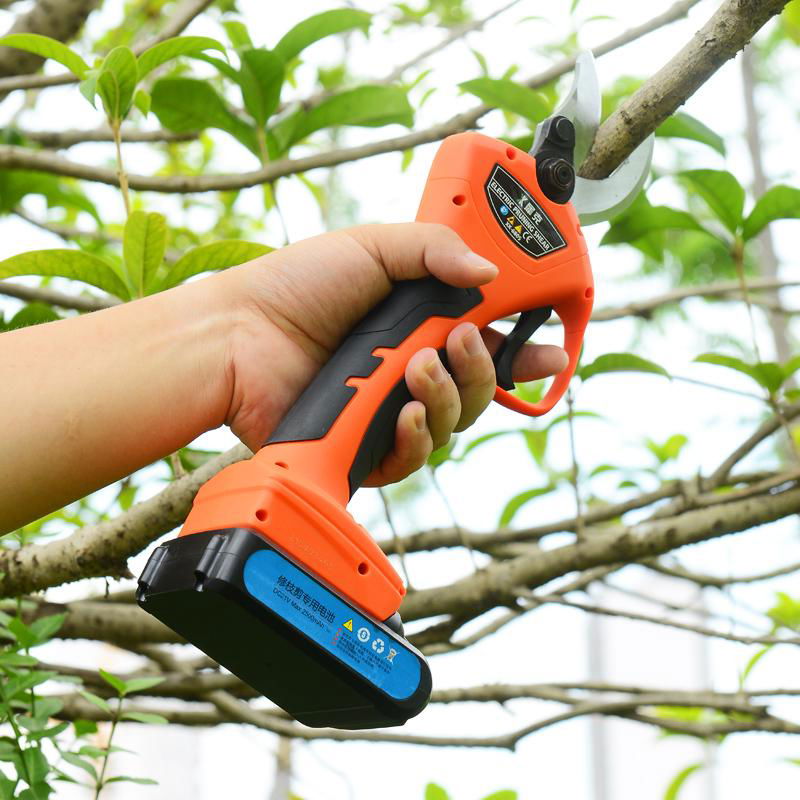 Li-battery pruning shears