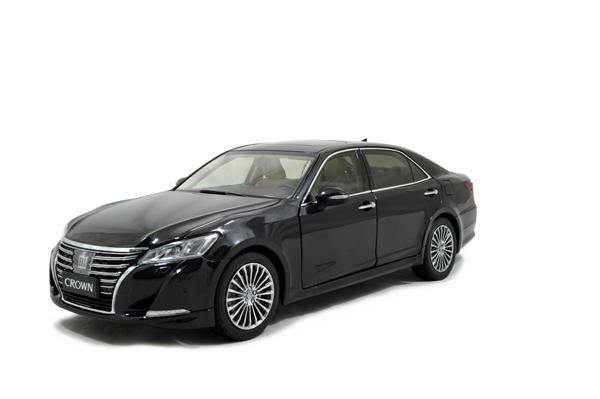 Toyota Crown 2015 1/18 Scale Diecast Model Car Wholesale