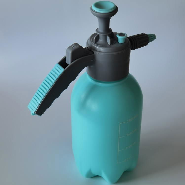 2liter pressure hand Sprayer for garden or home use 2