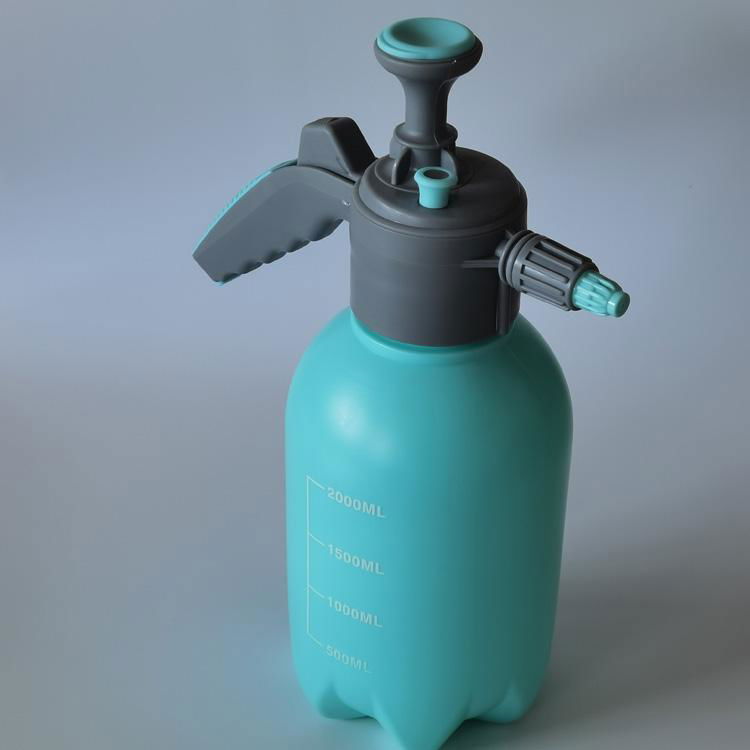 2liter pressure hand Sprayer for garden or home use 3