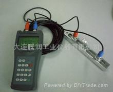 Hand-held ultrasonic flowmeter