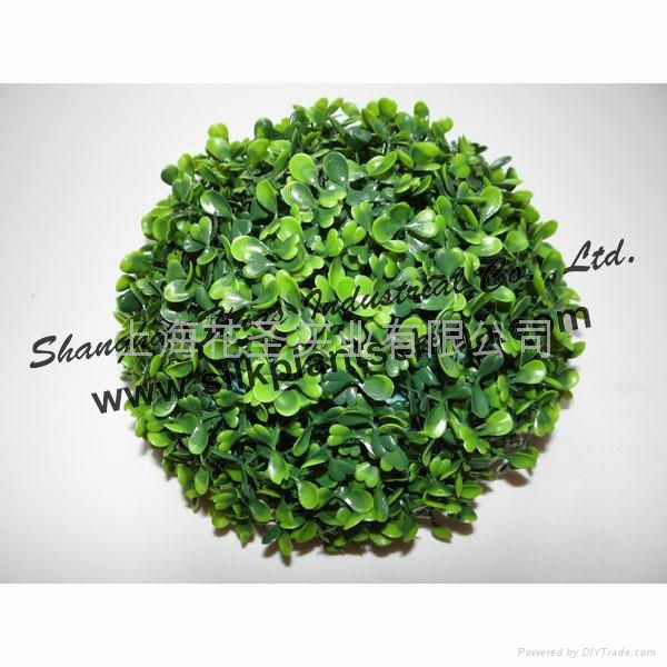 artificial boxwood ball and mat