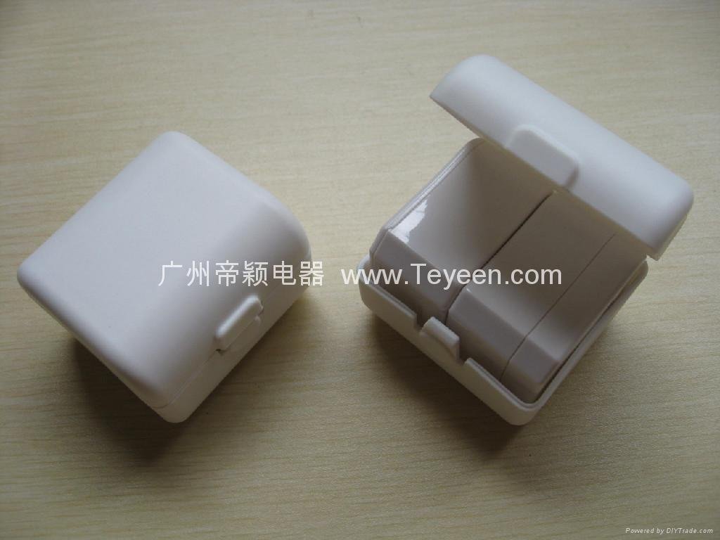 Universal Travel Adapter (DY-31) 3