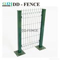 Welded wire mesh fence