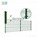 Welded wire mesh fence