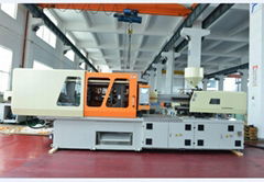 Plastic Injection Molding Machine (YH268)