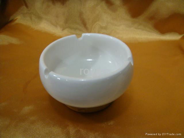Porcelain ashtray 4