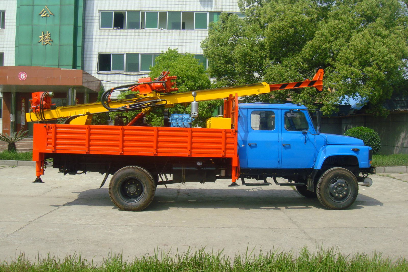 Truck Mounted Drill with Wheel-Driven 5