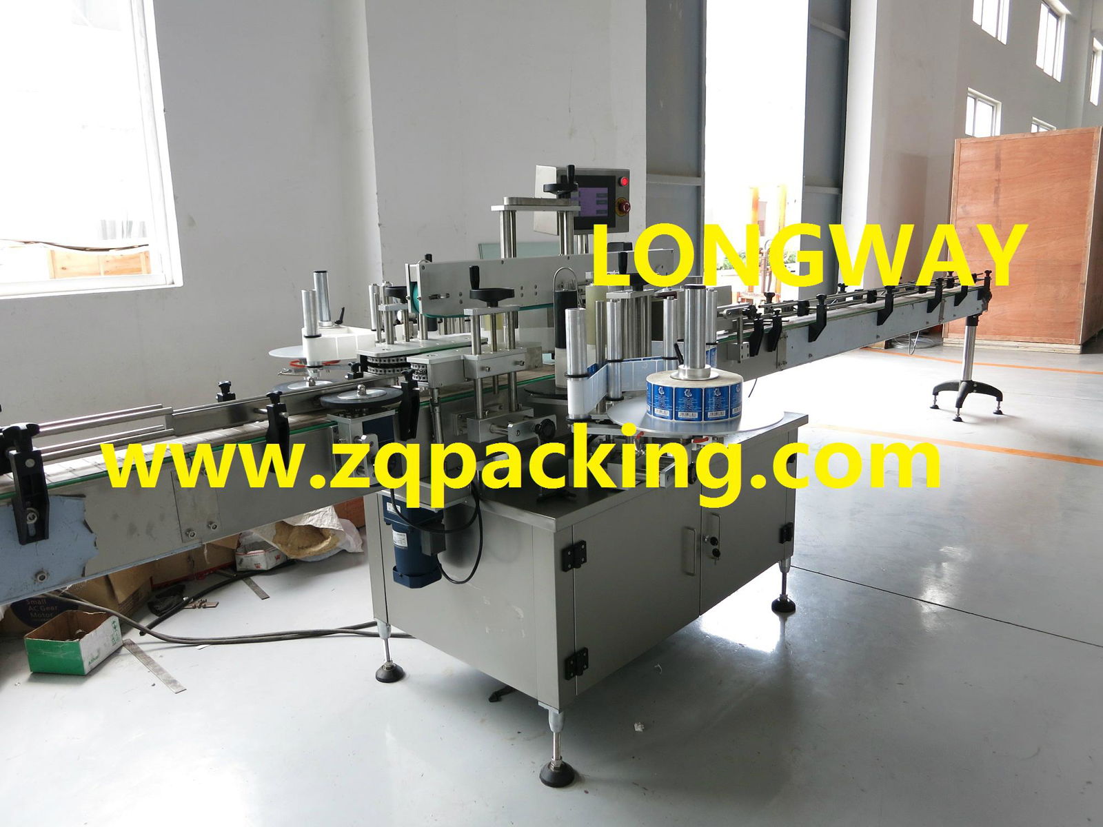Double sides or single side automatic labeling machine for bottles 3