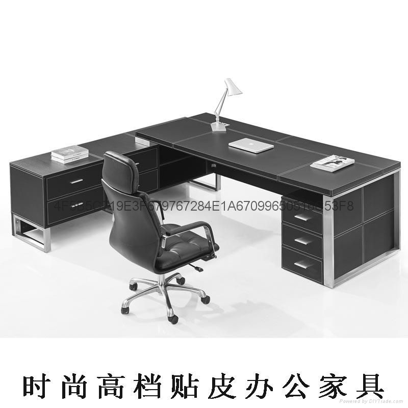 高档皮面办公家具老板桌现代大班台桌椅 3