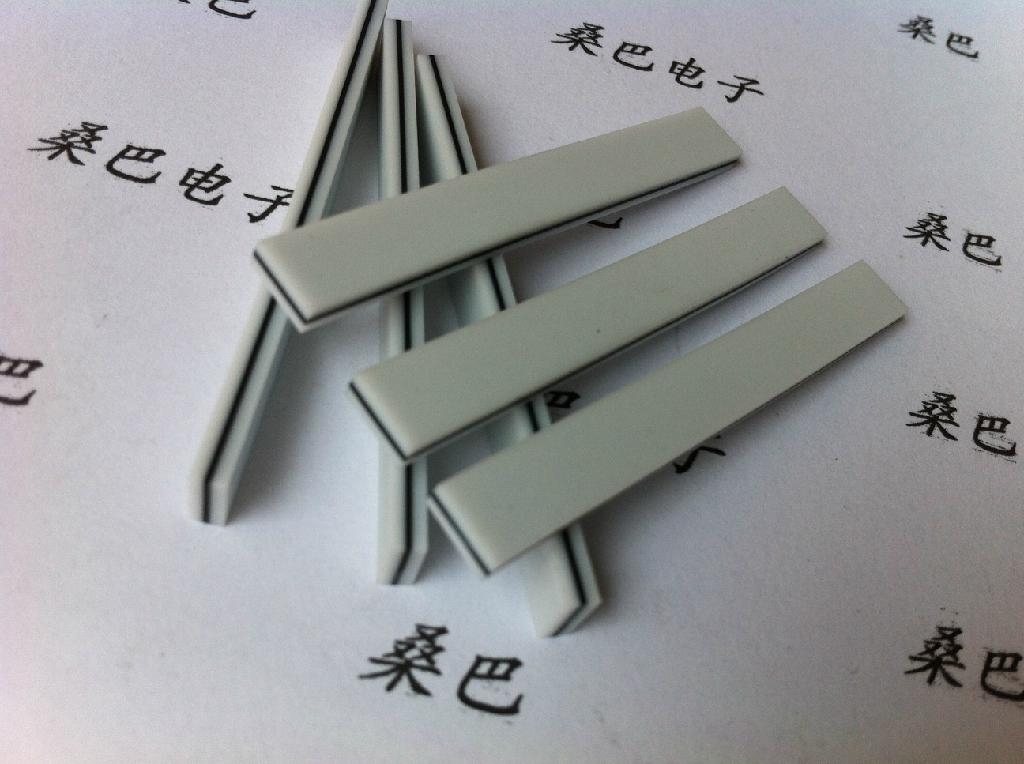 廠家專業生產導電膠條進口硅膠材質。 3
