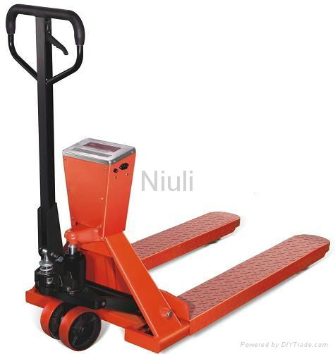 Scale pallet truck