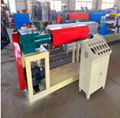 Melt spraying cloth extruder