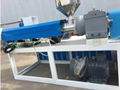 Melt spraying cloth extruder