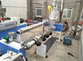 Melt spraying cloth extruder