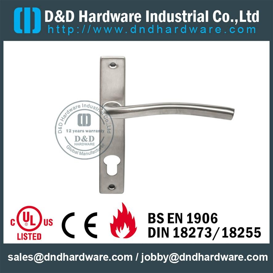 BS EN 1906 door handle with plate