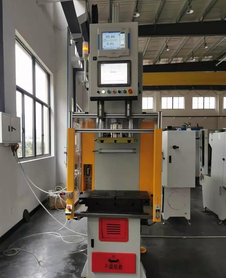 Four column servo hydraulic press