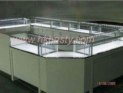 Glossy white jewelry showcases for jewelry store design 5