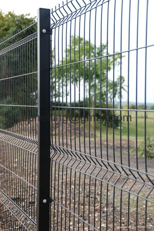 三角折弯防护护栏网，折弯护栏2.5米宽，浸塑庭院围墙护栏