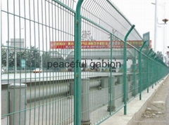 wire mesh fence