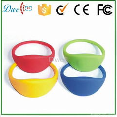 Silicone Waterproof 65mm 74mm Diameter RFID Wristband Bracelet Tag