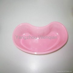 plastic kidney dish