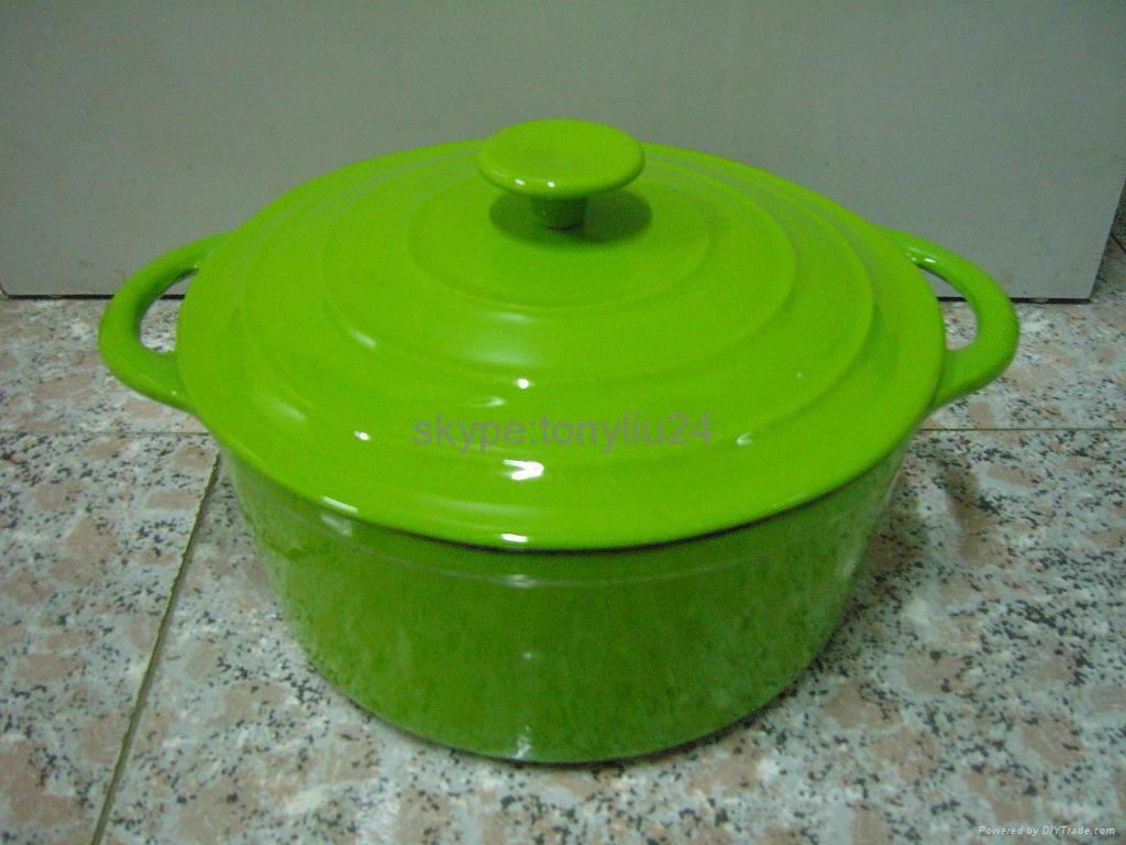 5 Qt Oval Casserole Dish in Green with cover.jpg 4