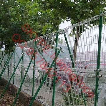galvanzied and pvc wire mesh fence 3