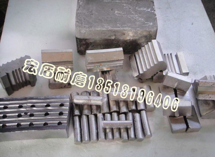 Special alloy for crusher high manganese steel hammer